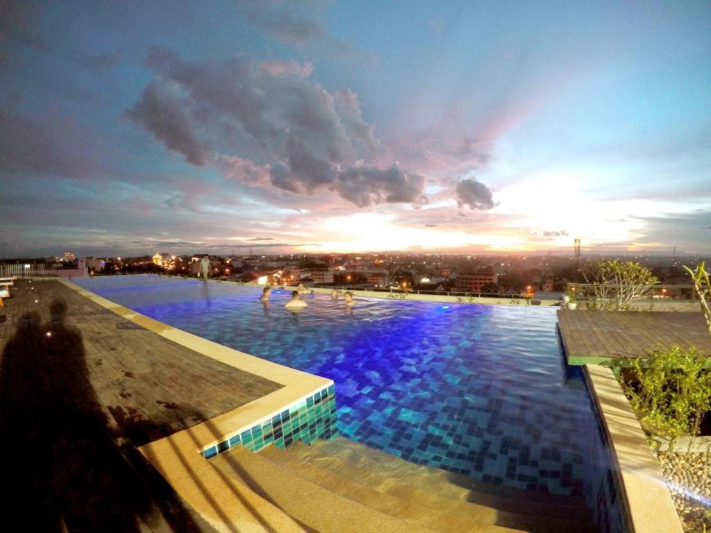 Sky City Hotel Vientiane Exterior photo